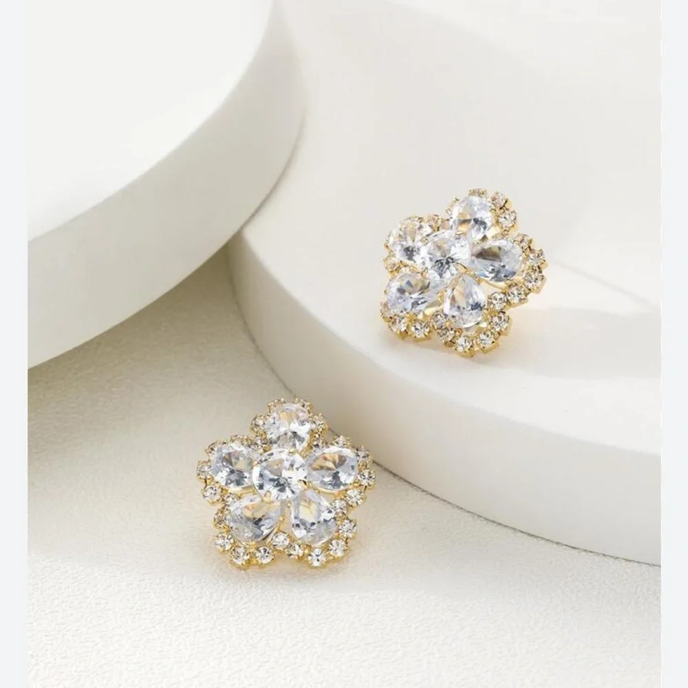 Babies /Toddler girls Post Earrings Cubic Zirconia & gold tone Flower Stars NWT
